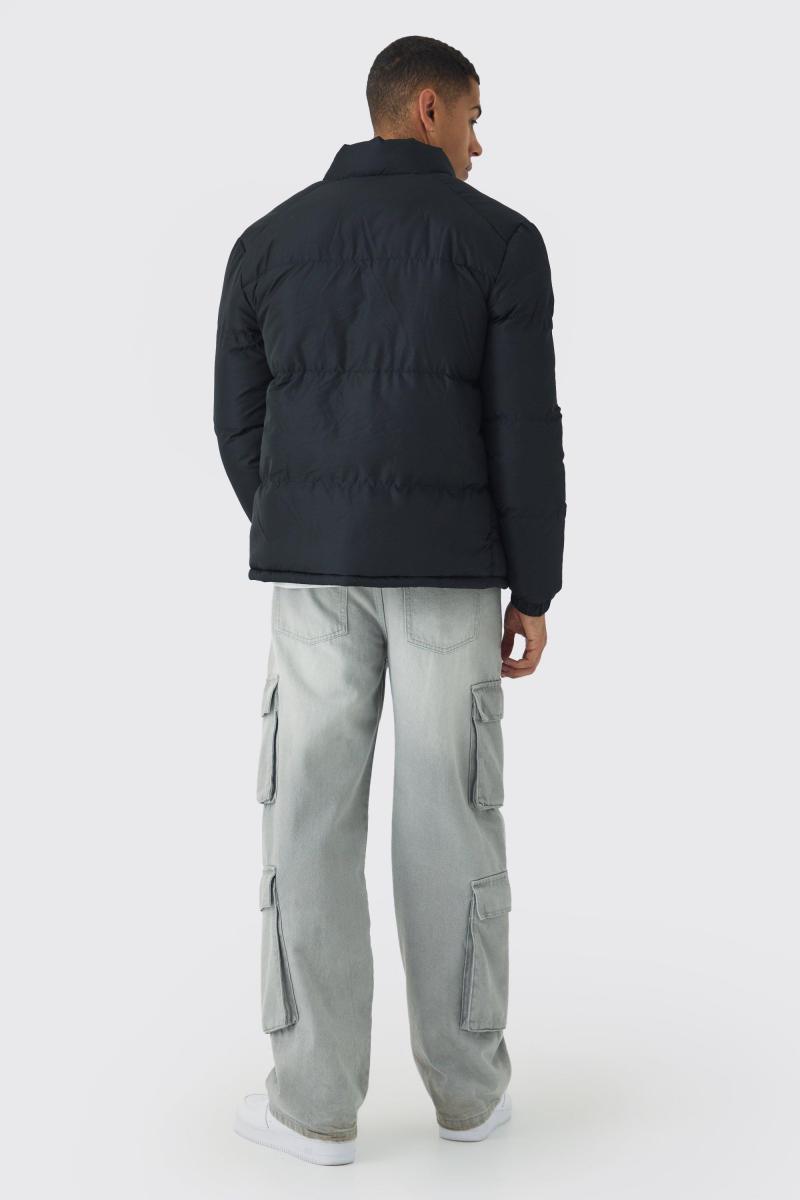 Чорна куртка-пуховик з воронковим вирізом