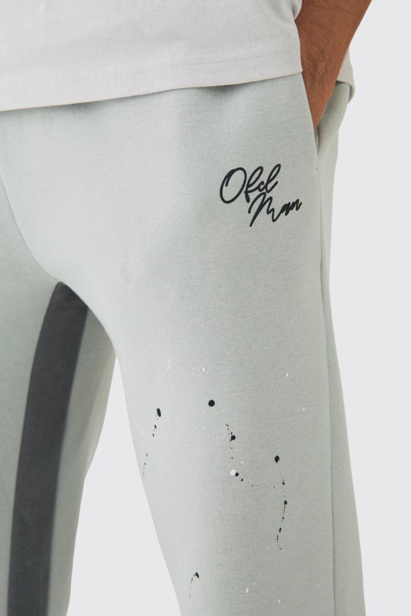 Звичайні бризки фарби з ластовицею