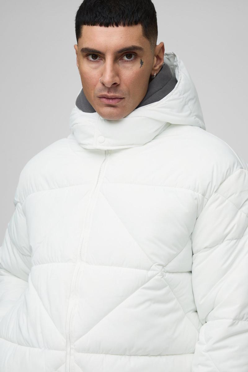 Висока абстрактна біла стьобана пухова куртка
