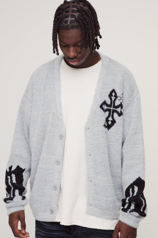Пухнастий в'язаний кардиган з хрестами Пухнастий в'язаний кардиган з хрестами