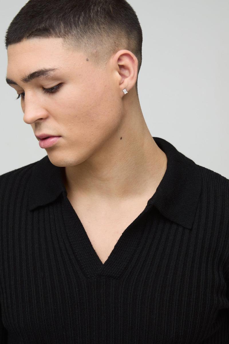 Трикотажне поло з ребристим V-подібним вирізом стандартного крою