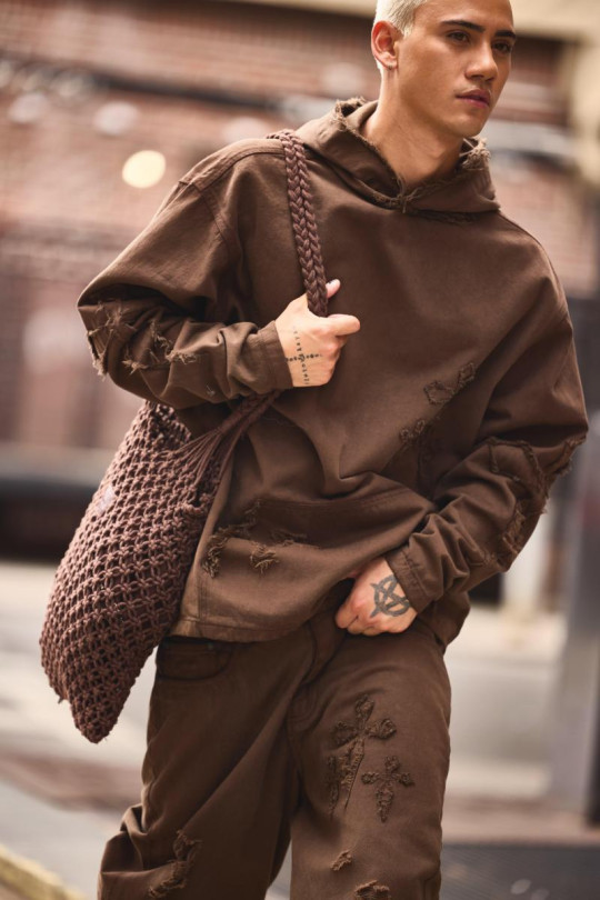 Велика джинсова толстовка з хрестовою аплікацією брудного прання Велика джинсова толстовка з хрестовою аплікацією брудного прання